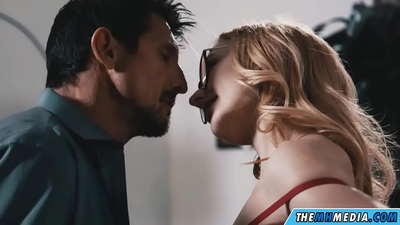 Rómantískt kynlíf með druslulegri ljósku