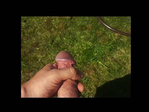 ❤️ Heit týpa lætur bleiku kisuna sína helvíti og kemur með sprautu í sumargarði ️❌ Frábært klám á is.pornplaybb.ru